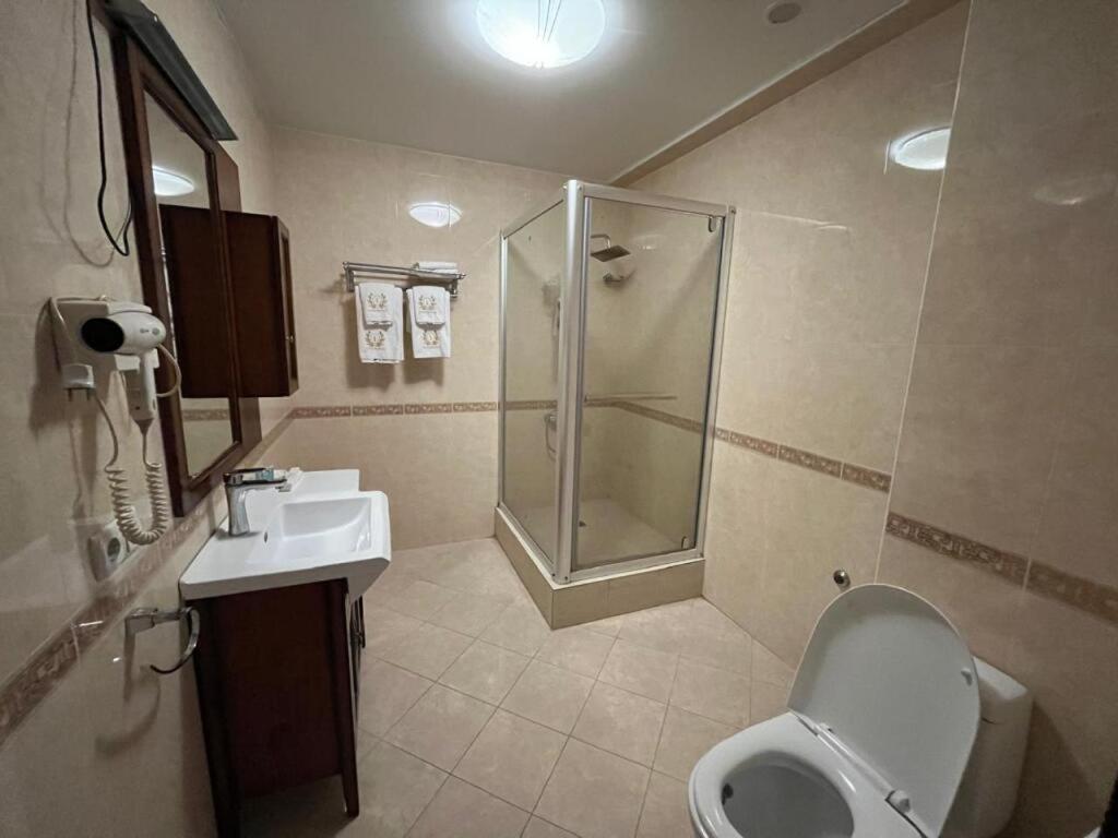 Hotel Luxurious Taraz Zewnętrze zdjęcie