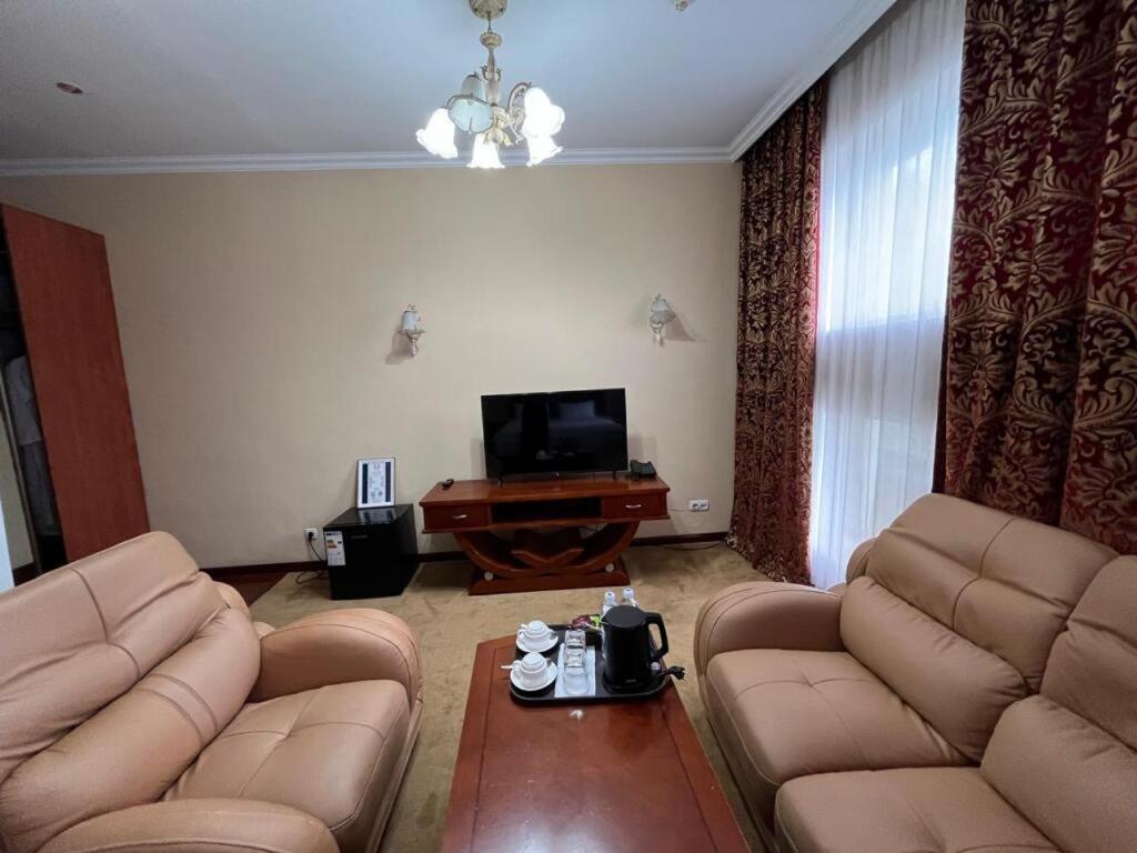 Hotel Luxurious Taraz Zewnętrze zdjęcie