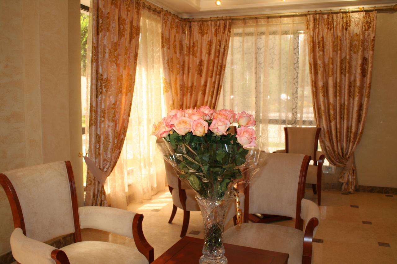 Hotel Luxurious Taraz Zewnętrze zdjęcie
