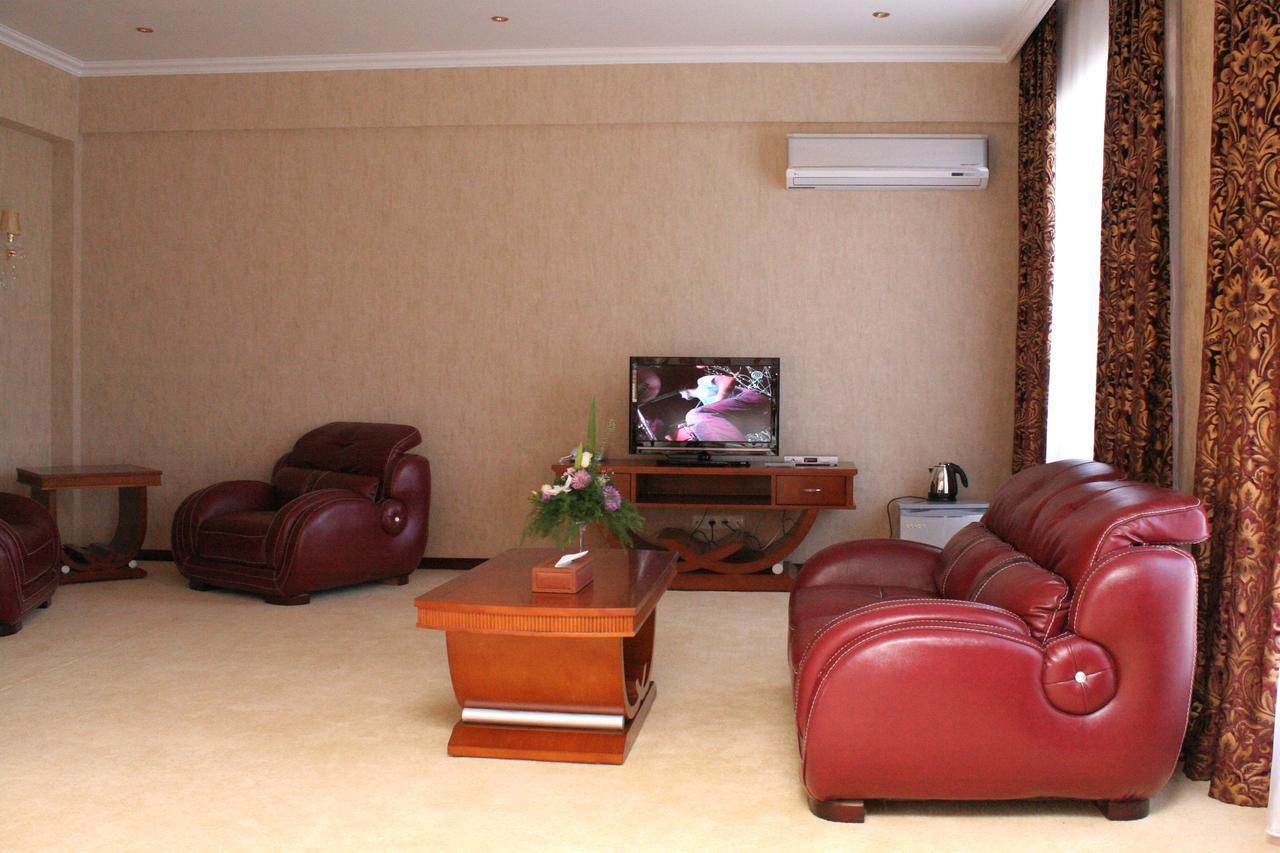 Hotel Luxurious Taraz Zewnętrze zdjęcie