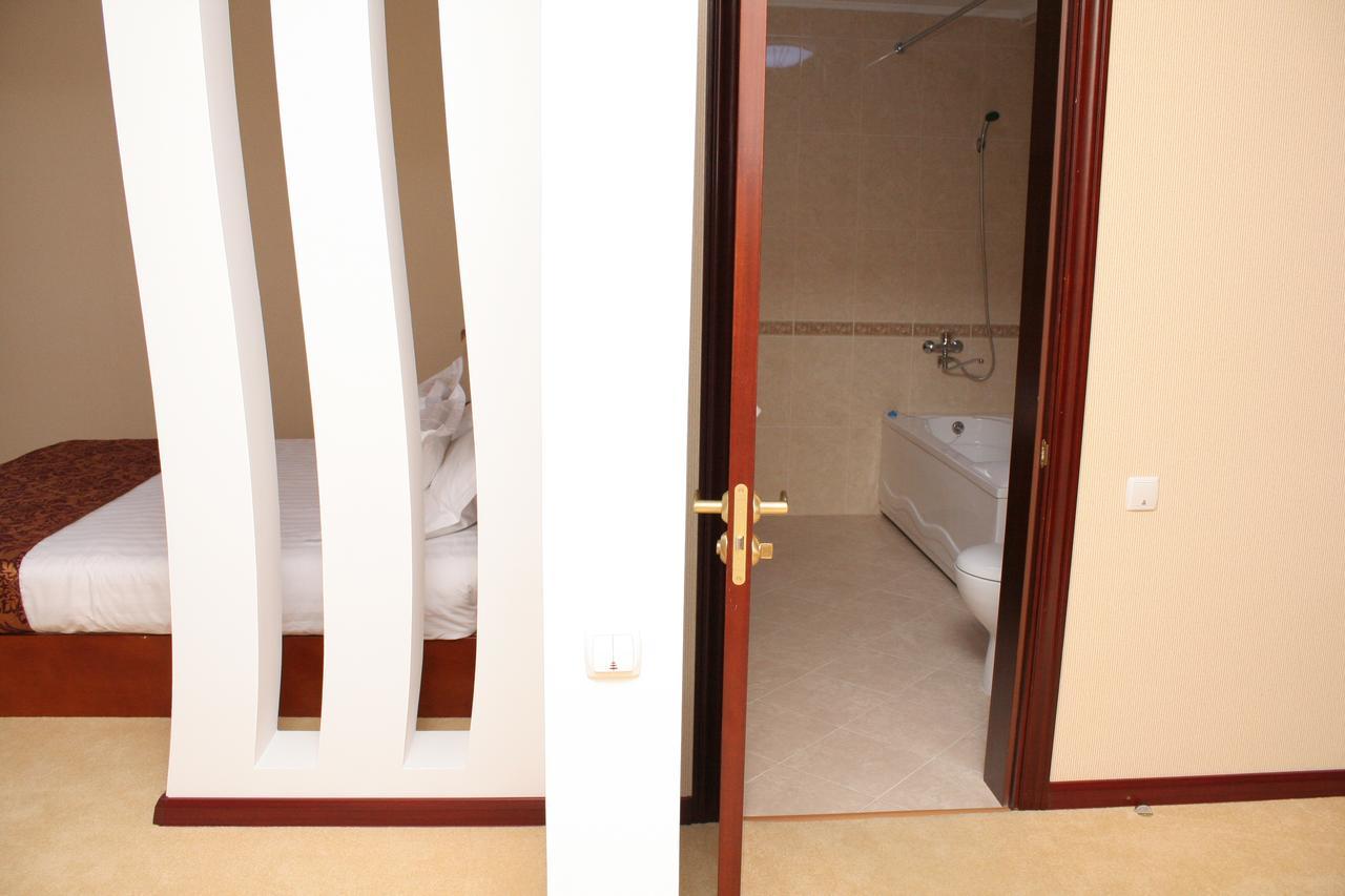Hotel Luxurious Taraz Zewnętrze zdjęcie